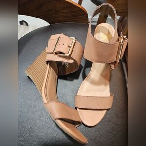 SM New York Tan Wedge Sandals. 9